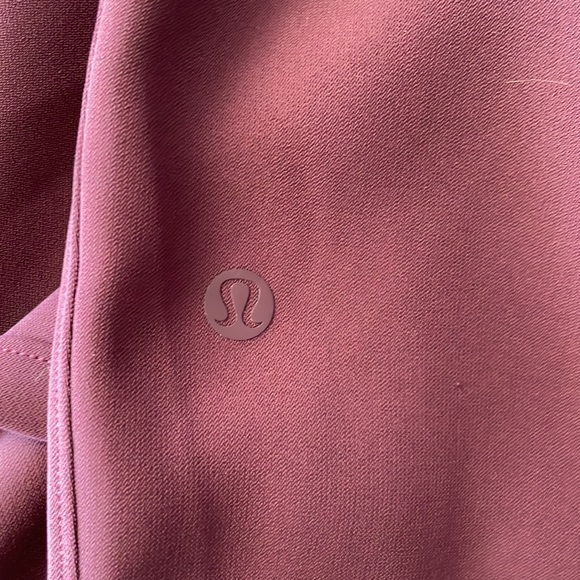 Lululemon Woven On the Fly Jogger in Cassis - Picture 7 of 8